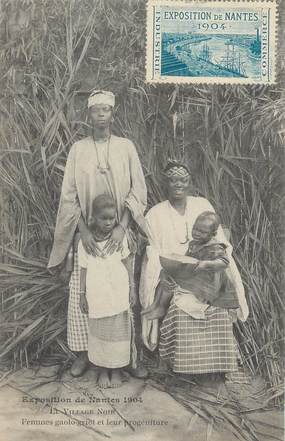 CPA FRANCE 44 " Nantes, Femme Gaolo Griot et leur progéniture"/ Exposition de 1904 / VILLAGE NOIR