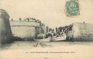 17 Charente Maritime CPA FRANCE 17 " St Martin de Ré, Embarquement de forçats" / BAGNARDS