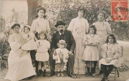 CARTE PHOTO FRANCE 13 " Aix en Provence, Une famille"