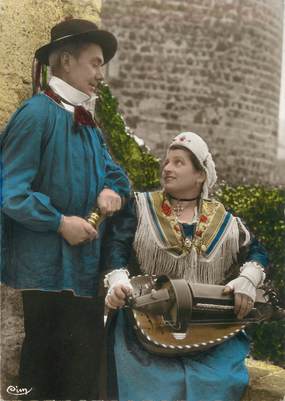 CPSM FRANCE 63 " Clermont Ferrand, Groupe Folklorique/ VIELLE /FOLKLORE