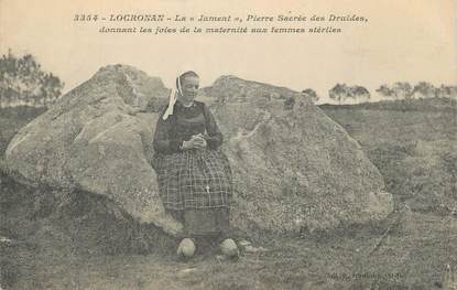 CPA FRANCE 29 " Locronan, La Pierre Sacrée des Druides"