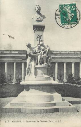 CPA FRANCE 80 " Amiens, Le monument Frédéric Petit"