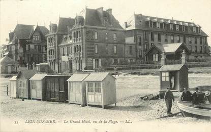 / CPA FRANCE 14 "Lion sur Mer, le grand hôtel vu de la plage"