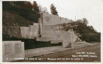 CPSM FRANCE 76 " Caudebec en Caux, Le monument aux morts / AVIATION