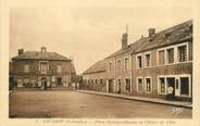 14 Calvado / CPA FRANCE 14 "Livarot, place Georges Bisson et l'hôtel de ville"