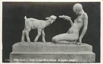 CPSM FRANCE 30 " Nimes, La jeune fille au chevreau"