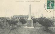 02 Aisne CPA FRANCE 02 " Sissonne, Le monument du Capitaine Hardy dans le camp"