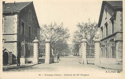 / CPA FRANCE 38 "Vienne, caserne du 19ème Dragons"