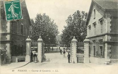 / CPA FRANCE 38 "Vienne, caserne de Cavalerie"