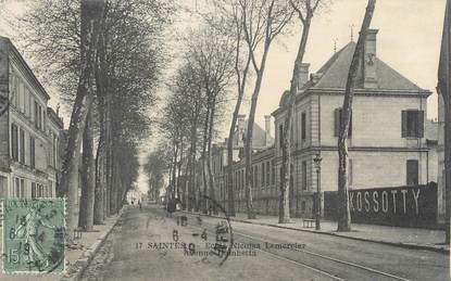 CPA FRANCE 17 " Saintes, Ecole Nicolas Lemercier Avenue Gambetta"