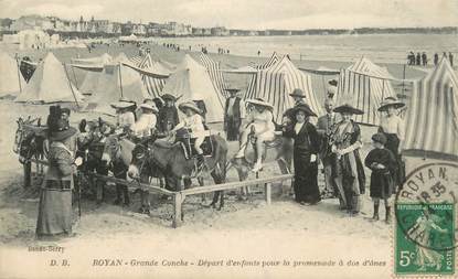 CPA FRANCE 17 " Royan, La Grande Conche, départ d'enfants pour la promenade à dos d'ânes" / ANE