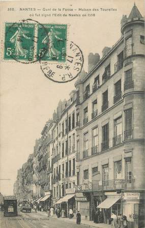 CPA FRANCE 44 " Nantes, Quai de la Fosse, Maison des Tourelles'