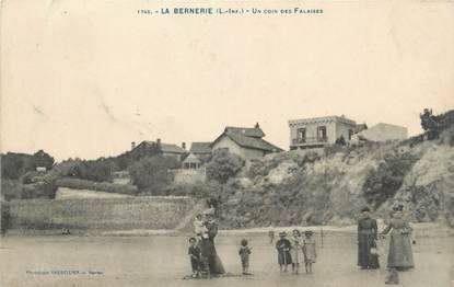 CPA FRANCE 44 " La Bernerie, Un coin des falaises"