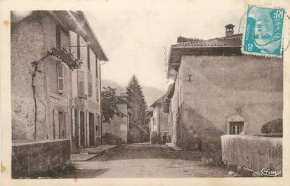 CPA FRANCE 38 " La Rivière, Rue principale et le pont"