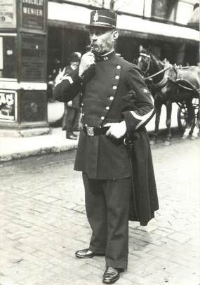 CPSM FRANCE 75 " Paris en 1900" / POLICE