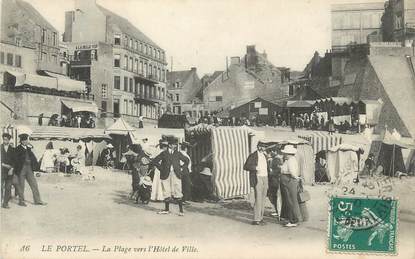 CPA FRANCE 62 " Le Portel, La plage vers l'Hôtel de Ville"