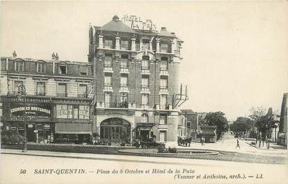 CPA FRANCE 02 " St Quentin, Place du 08 Octobre et Hôtel de la Paix"