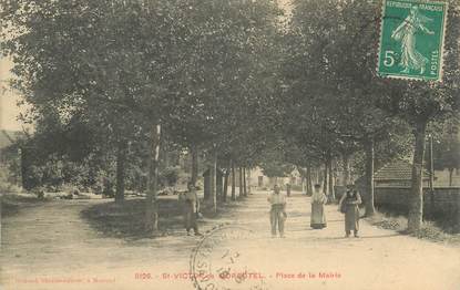 CPA FRANCE 38 " St Victor de Morestel, Place de la Mairie"