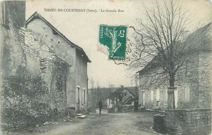 CPA FRANCE 38 "Tirieu de Courtenay, La grande rue"