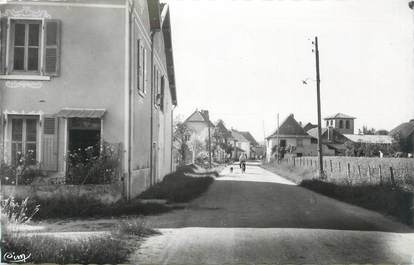 CPSM FRANCE 38 " St Didier d'Aoste, Entrée du village et la route de St Genix"