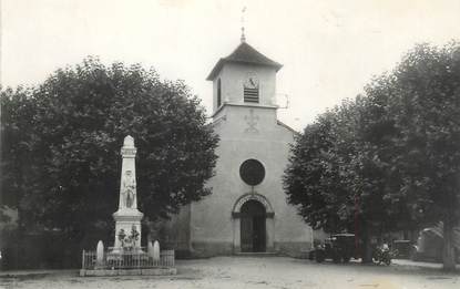 CPSM FRANCE 38 " Veyrins, L'église et le monument aux morts"