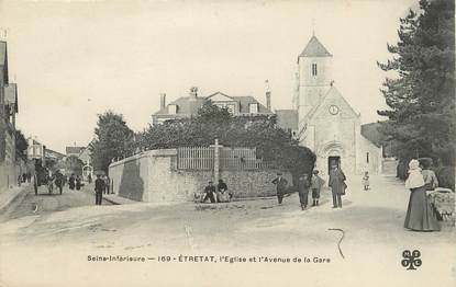 / CPA FRANCE 76 "Etretat, l'église et l'avenue de la gare"