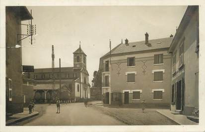 CPSM FRANCE 38 " Les Abrets, L'église et la Route de Grenoble"