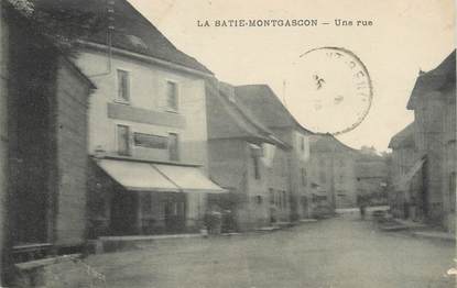 CPA FRANCE 38 " La Batie Montgascon, Une rue"