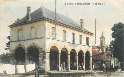 CPA FRANCE 38 " La Batie Montgascon, Les Halles"