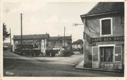 CPSM FRANCE 38 " La Batie Montgascon, Place du Monument aux morts"