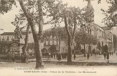 CPA FRANCE 83 " Gonfaron, Place de la Victoire, Le monument aux morts"
