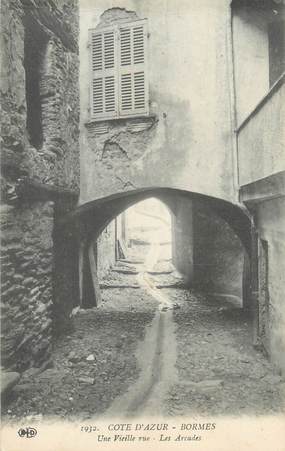 CPA FRANCE 83 " Bormes, Une vieille rue, les arcades"