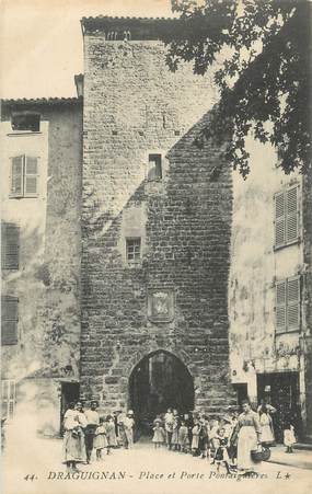 CPA FRANCE 83 " Draguignan, Place et Porte Portaiguières"