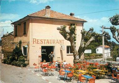 CPSM FRANCE 83 " Les Adrets de l'Estérel, Restaurant de la place Chez Pierre"