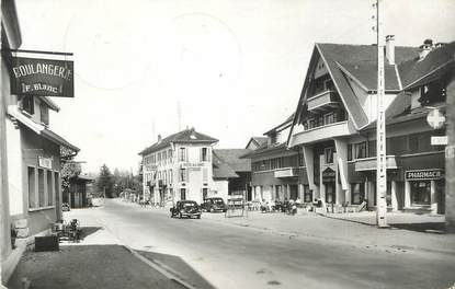 CPSM FRANCE 74" Valleiry, Le centre du village et les hôtels"