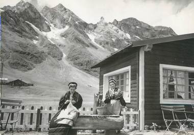 CPSM FRANCE 74 " Le Col des Aravis, Chalet Savoyards"