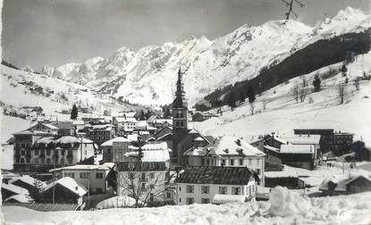 CPSM FRANCE 74 " La Clusaz, Vue générale et la Chaîne des Aravis"