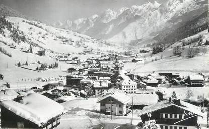 CPSM FRANCE 74 " La Clusaz, Vue générale et la Chaîne des Aravis"