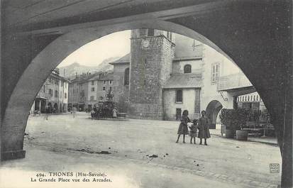 CPA FRANCE 74 " Thônes, La Grande Place vue des Arcades"