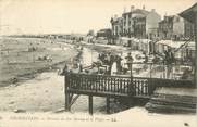 14 Calvado / CPA FRANCE 14 "Courseulles, terrasses du bar Moreau et la plage"