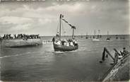 14 Calvado / CPSM FRANCE 14 "Courseulles sur Mer, entrée du port" / BATEAU