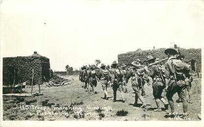 CARTE PHOTO MEXIQUE / RÉVOLUTION MEXICAINE "Troupes américaines, Expédition punitive contre Poncho Villa commandée par Pershing"