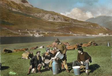 CPSM FRANCE 73 " Tignes, La mesure du lait sur les bords du lac"