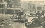 75 Pari CPA FRANCE 75 "Paris, inondations de 1910, pontonniers sur Bachots"
