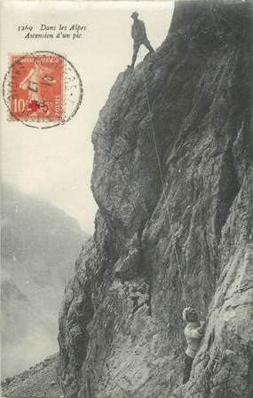 CPA FRANCE 73 " Ascension d'un pic dans les Alpes" / TIMBRE CROIX ROUGE