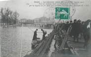75 Pari CPA FRANCE 75 " Paris 7ème, Pont sur chevalets sur l'Esplanade des Invalides" / INONDATIONS