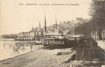 CPA FRANCE 06 " Menton, La plage et Restaurant de la Pergola"