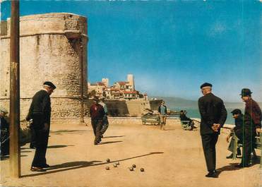 CPSM FRANCE 06 " Antibes, Une partie de pétanque au pied du Bastion St André" / BOULES