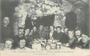02 Aisne CPA FRANCE 02 " Soissons, La vie dans les caves pendant le bombardement"