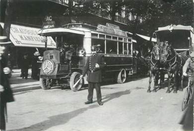 CPSM FRANCE 75 " Paris, La circulation sur un boulevard" / AUTOBUS